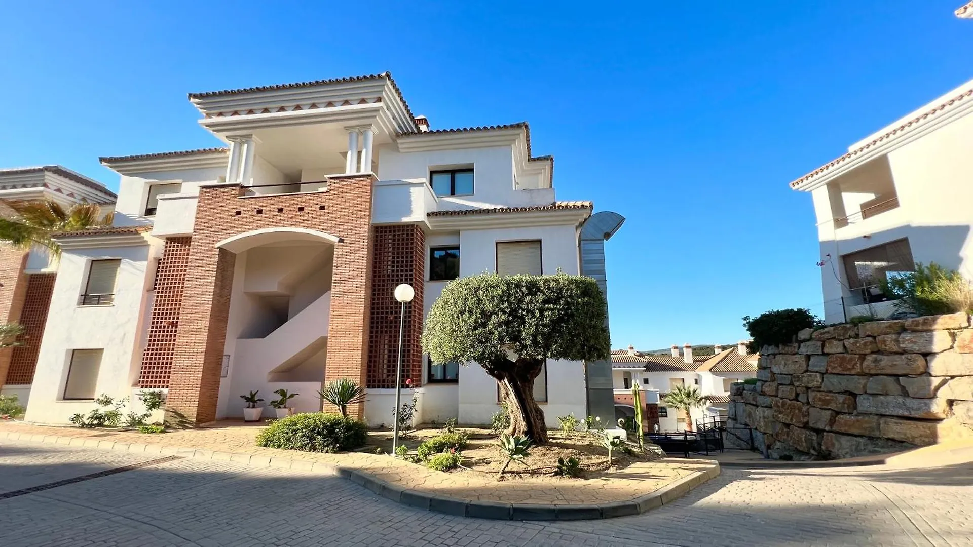 Moderno Apartamento Con Jardin - Golf Y Playa Casares