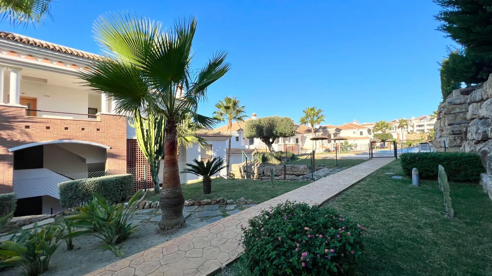 Moderno Apartamento Con Jardin - Golf Y Playa Casares Apartment