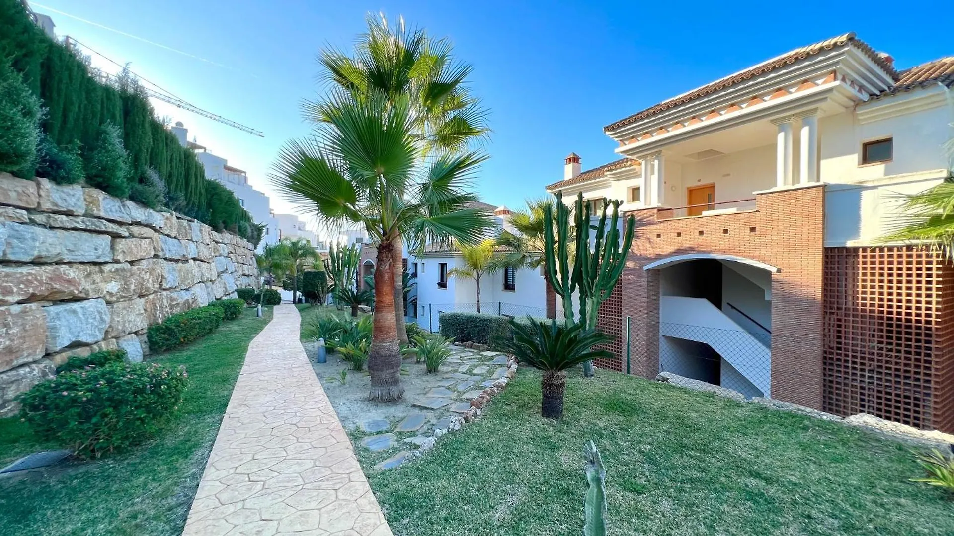 Moderno Apartamento Con Jardin - Golf Y Playa Casares 0*,